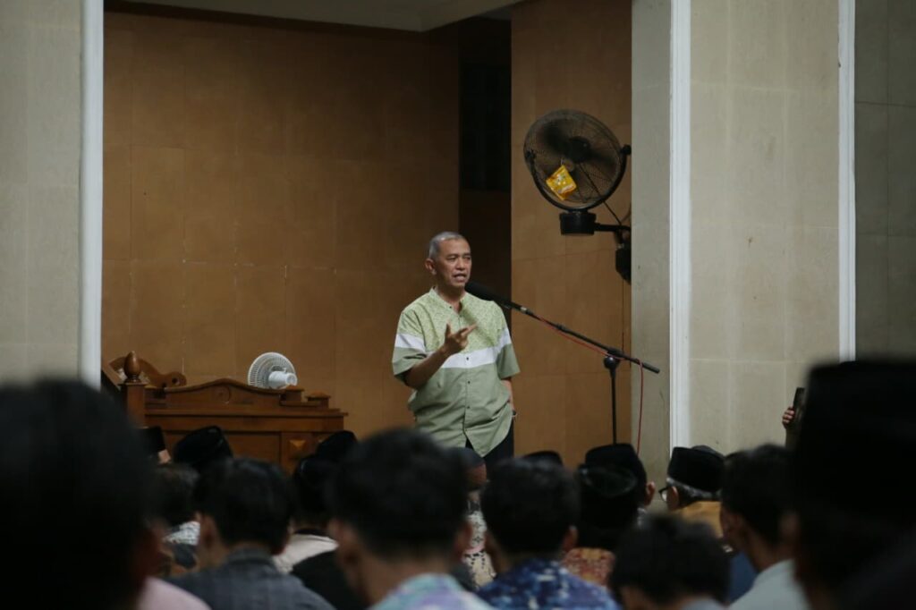 Ketua DPD Golkar Tingkat Provinsi, Singgih Januratmoko memberikan Sambutan pada Tarawih Keliling yang digelar DPD Golkar Kolaborasi dengan LDII Kota Yogyakarta